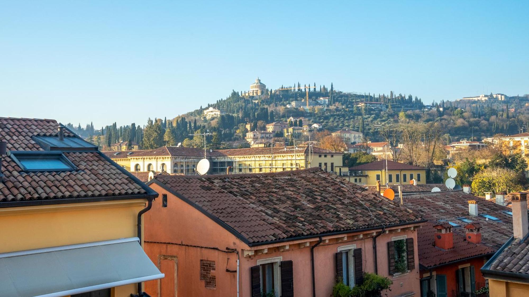 Fontanelle Apartment With View Verona Bagian luar foto